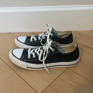 Classic Low Black Converse